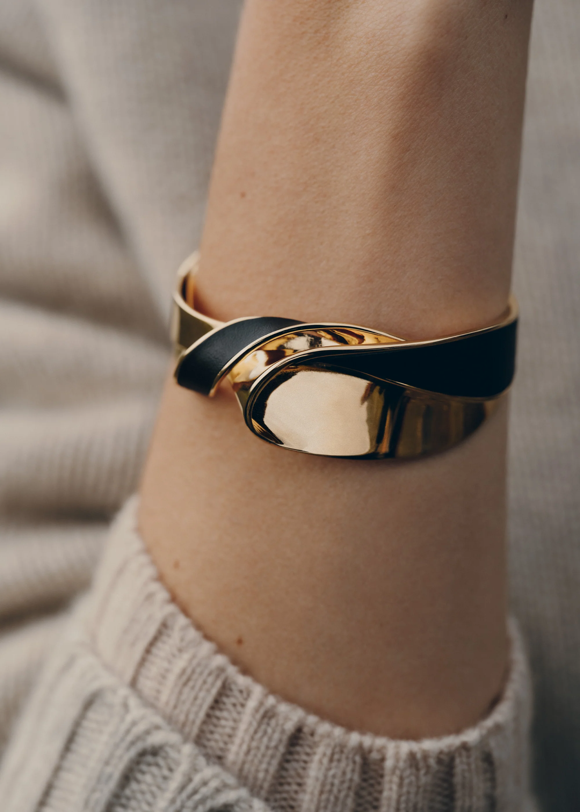 Éole Cuff - Black Leather - Image 3