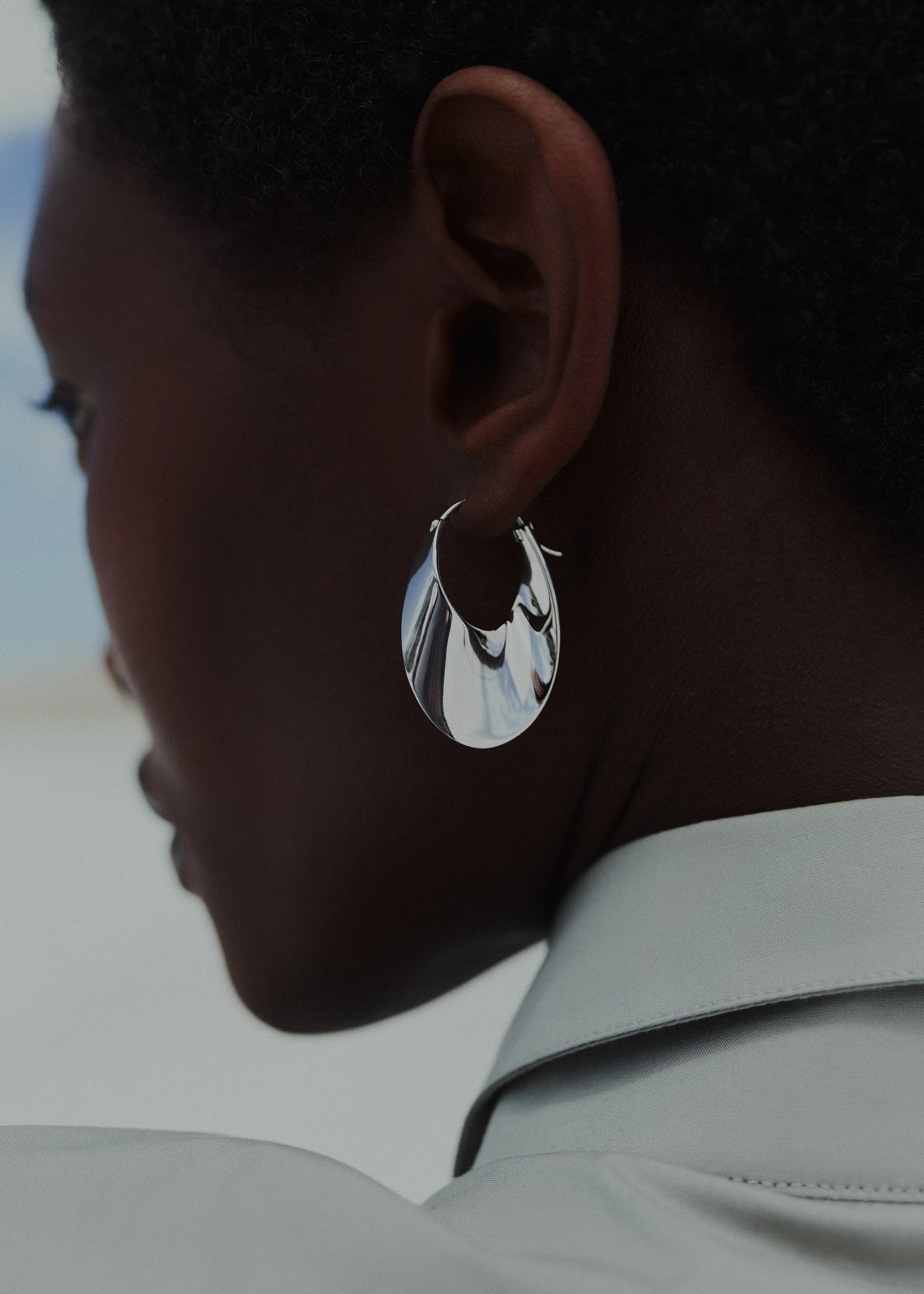 Éole Slim Hoop Earrings - Silver in rhodium plated brass - Image 3