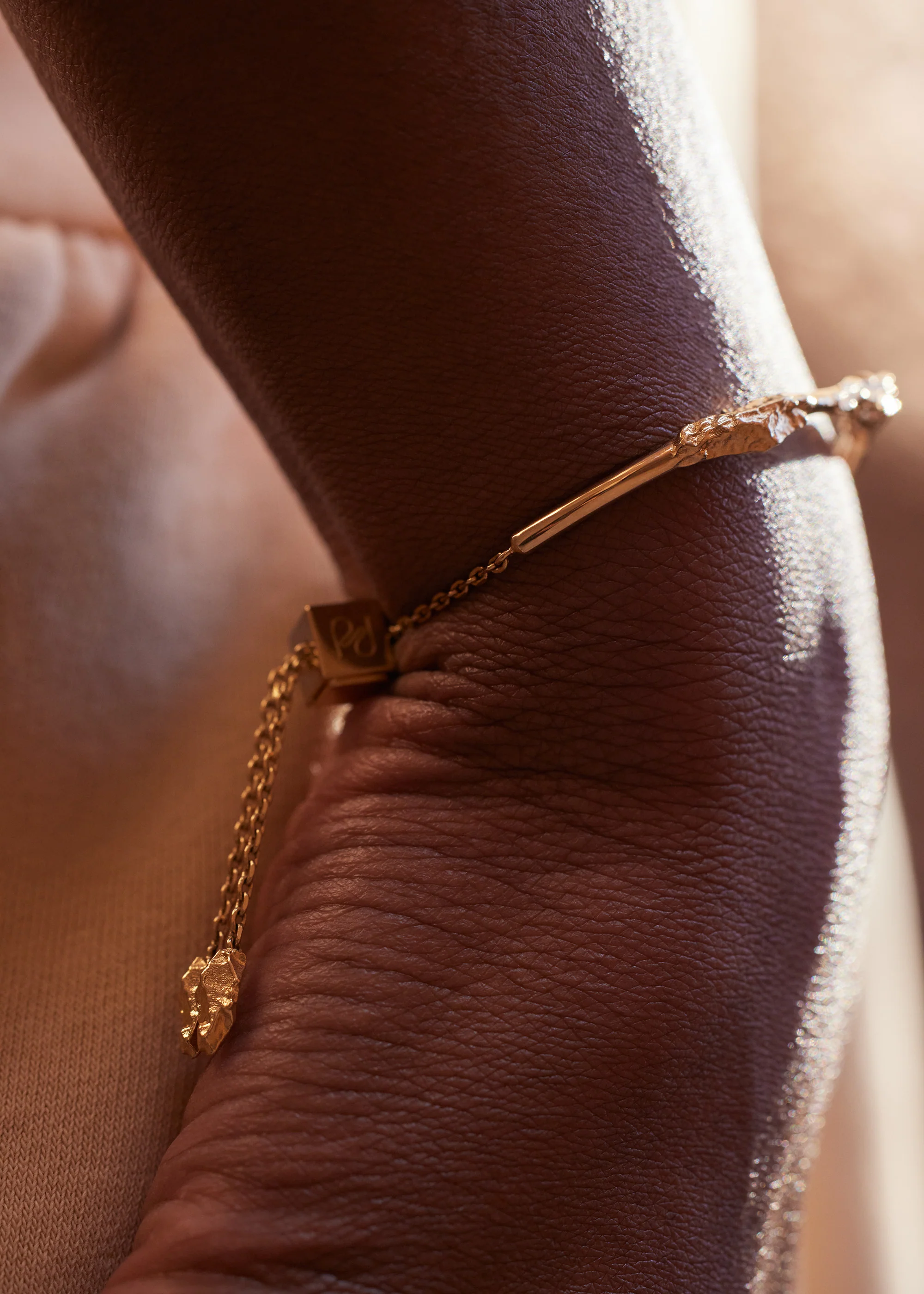 Eroz Bangle - 24 carat gold gilded - Image 6