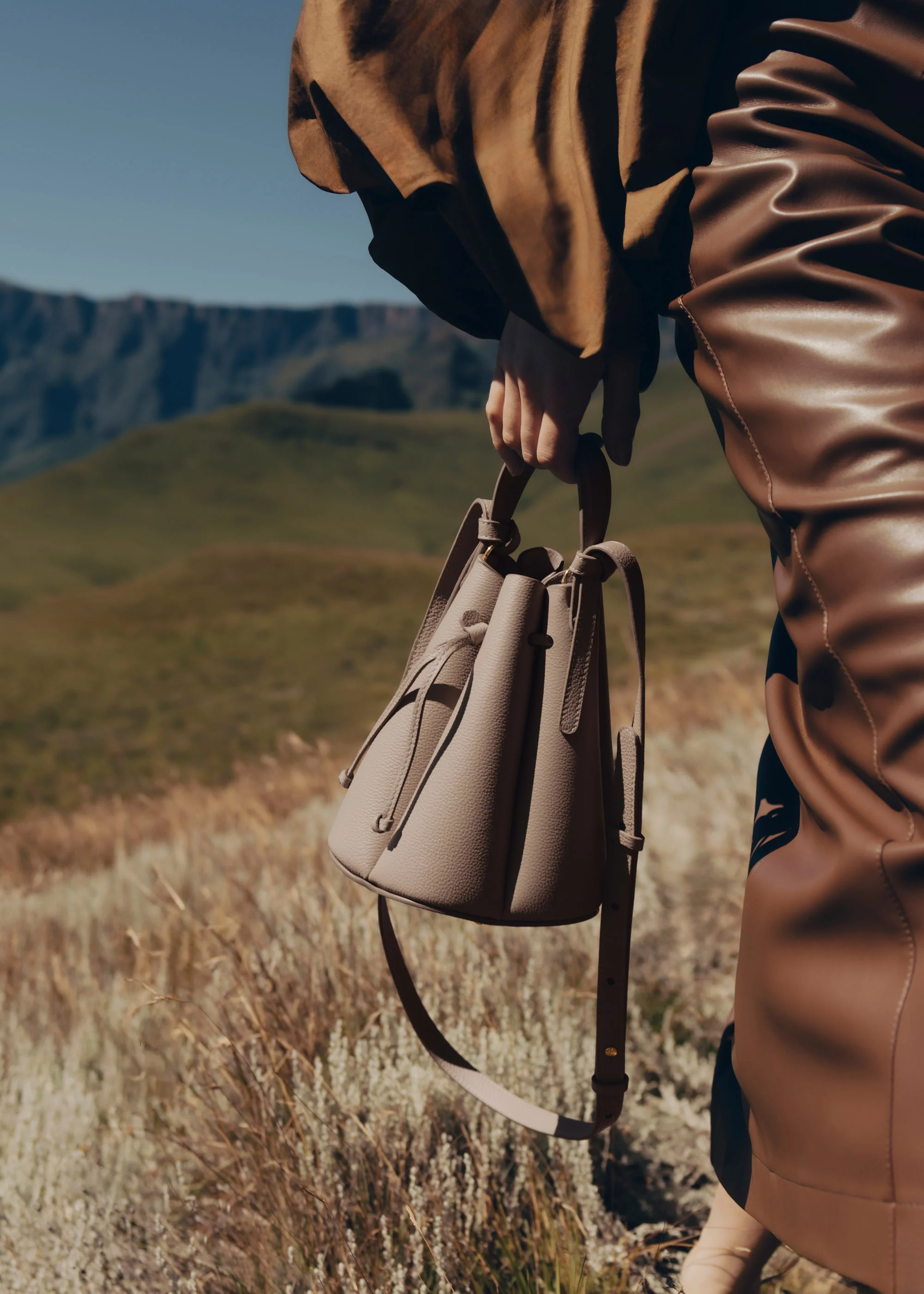 Numéro Huit Mini - Textured Taupe - Image 3