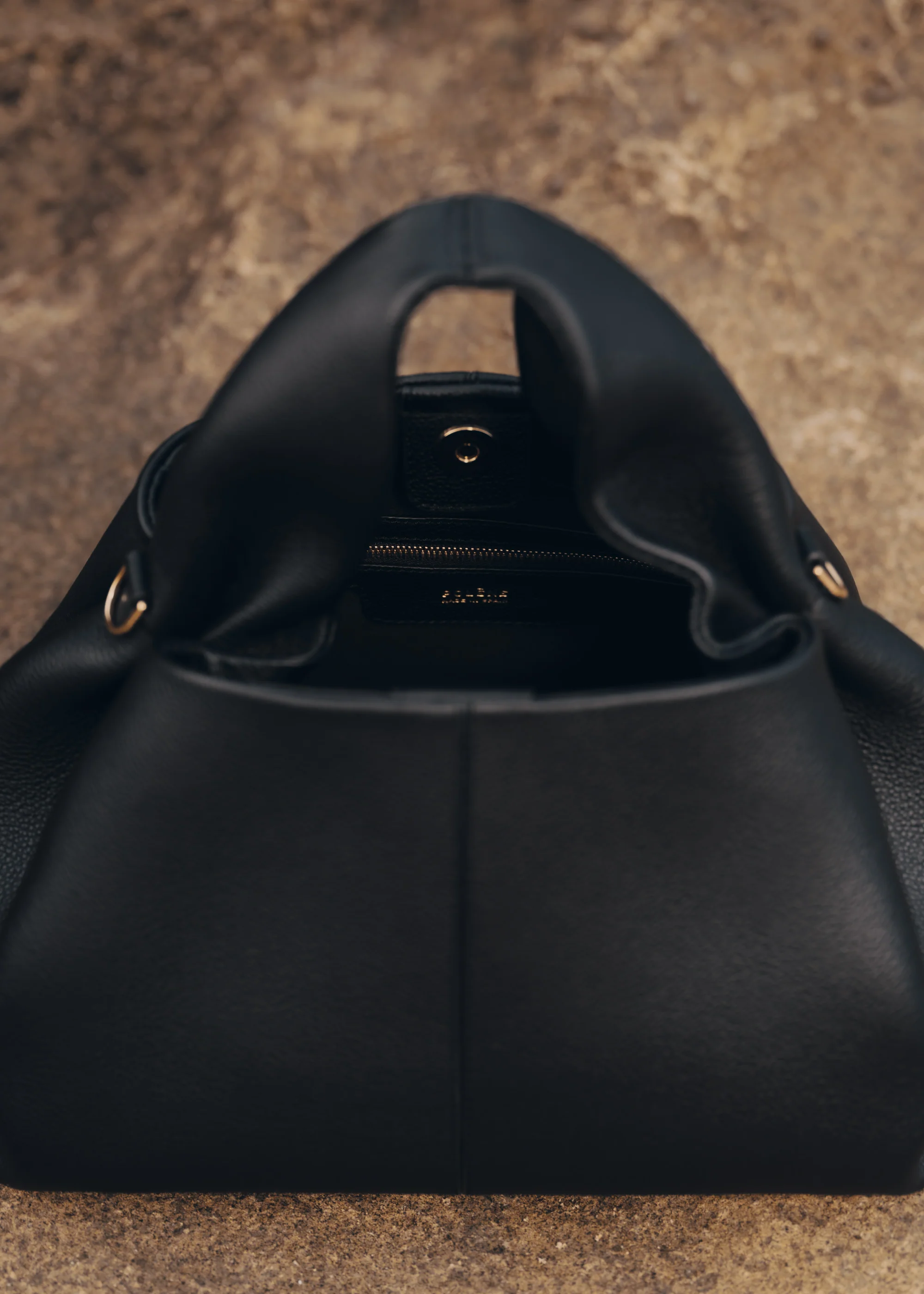 Numéro Neuf - Textured Black - Image 7