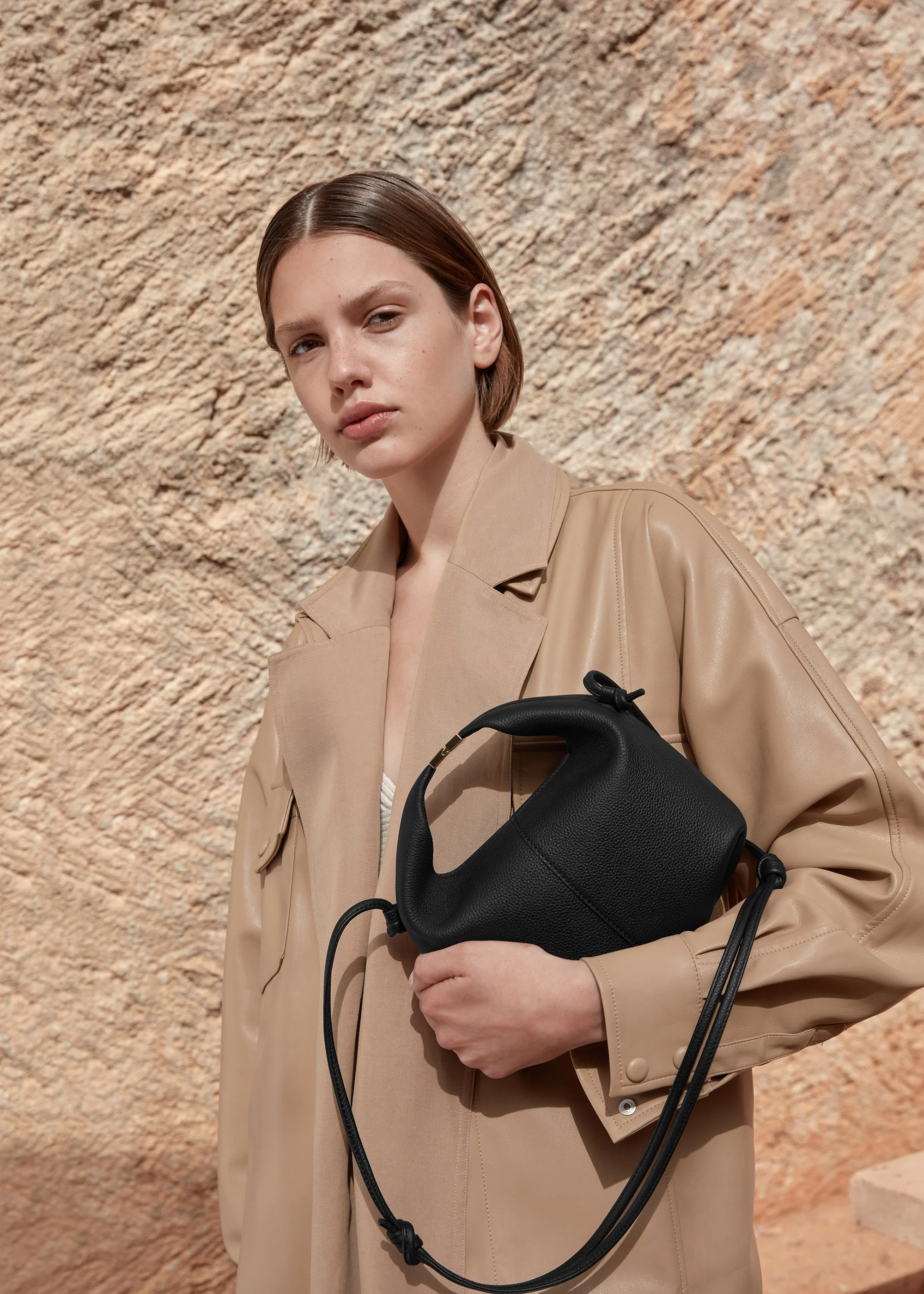 Béri - Textured Black - Image 5