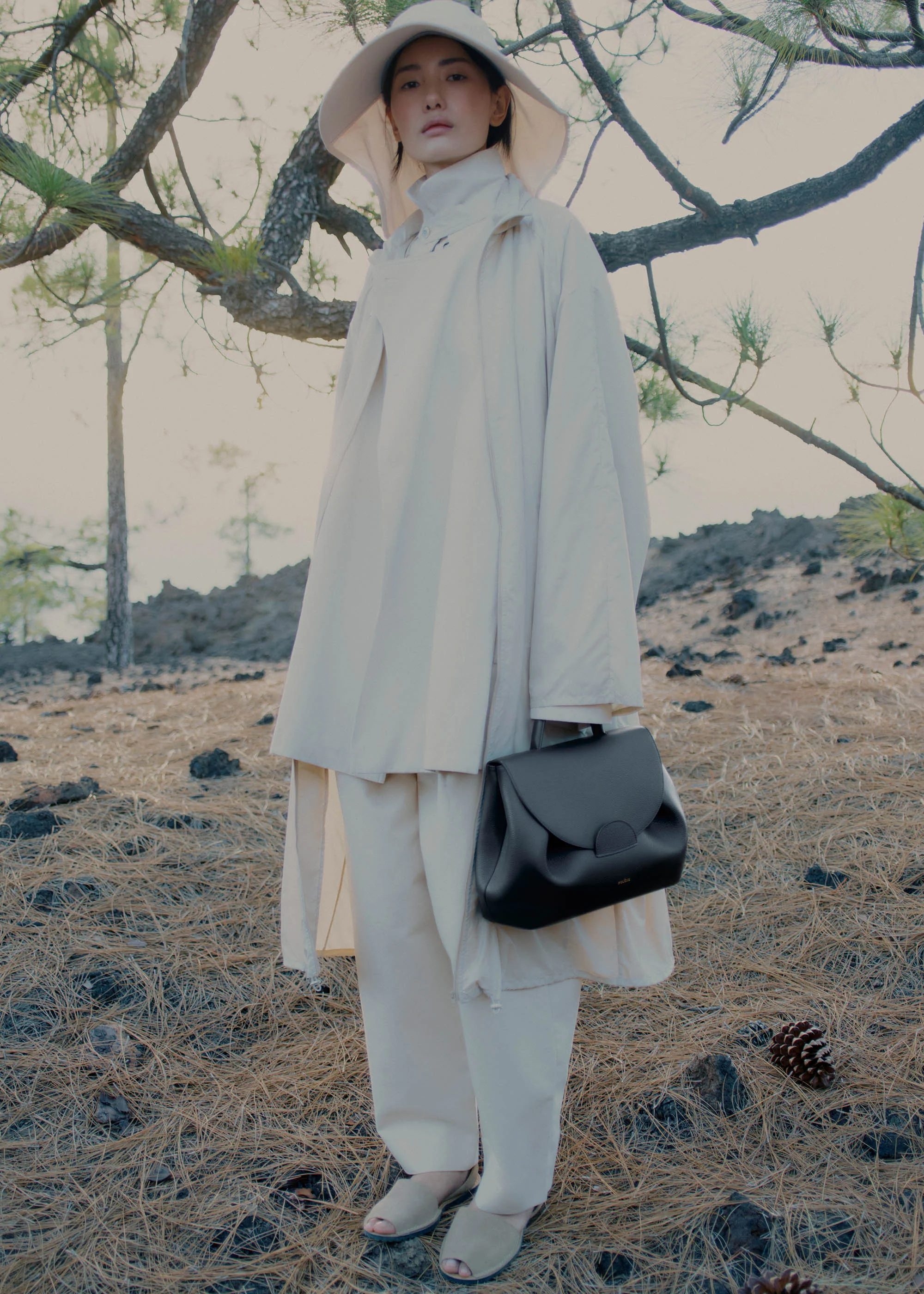 Numéro Un - Textured Black - Image 4