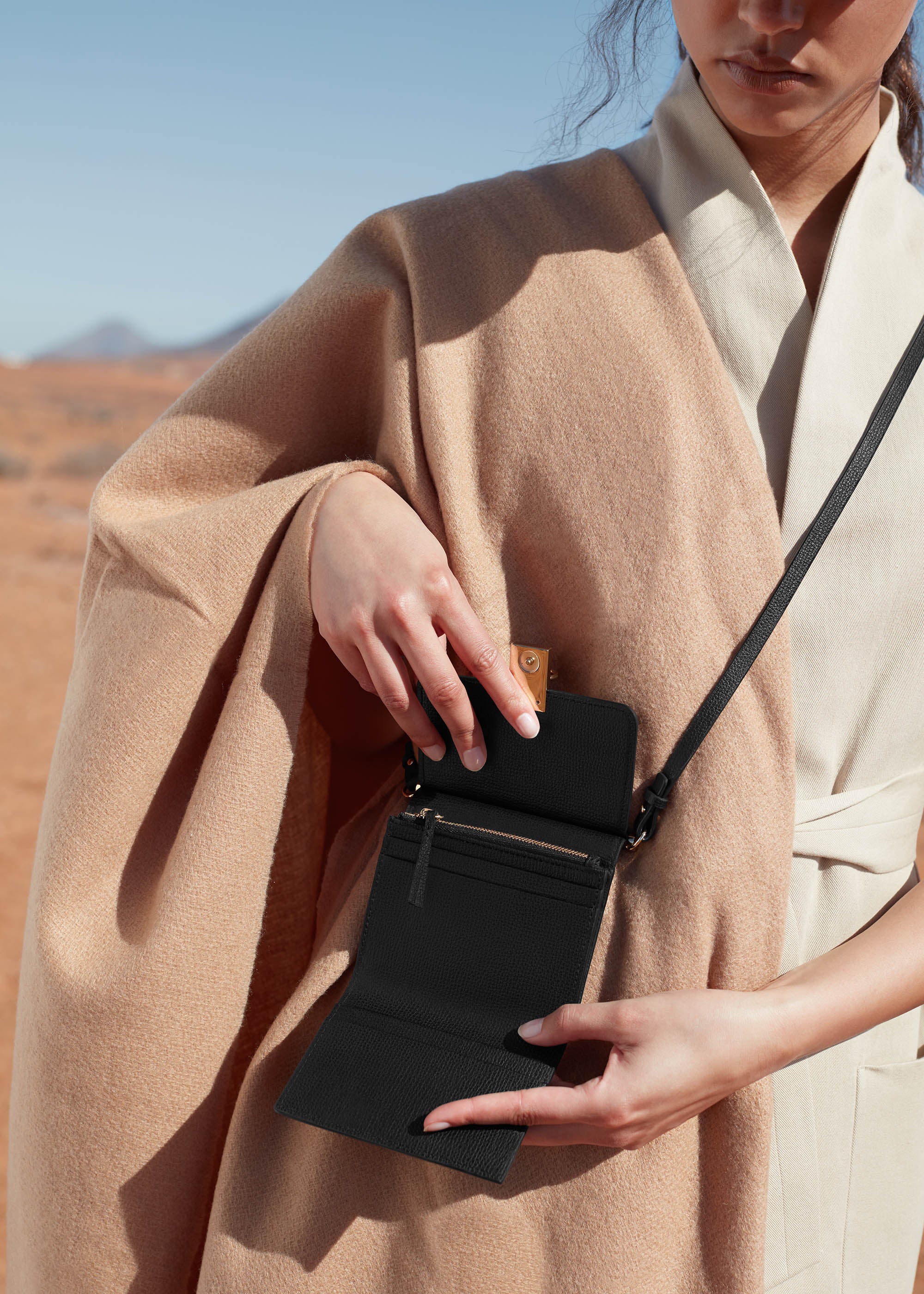 Numéro Sept Crossbody Wallet - Textured Black - Image 4